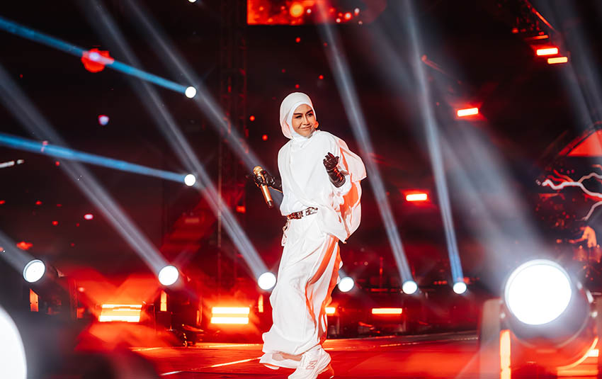 55,000 gegar Bukit Jalil! Ella bukti takhta Ratu Rock kebal 55,000 gegar Bukit Jalil! Ella bukti takhta Ratu Rock kebal