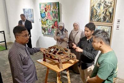 BANGUN!!!: Sudah tiba masa guru seni dilihat sebagai pengkarya